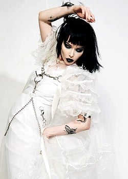 Alice Glass image 1 of 1
