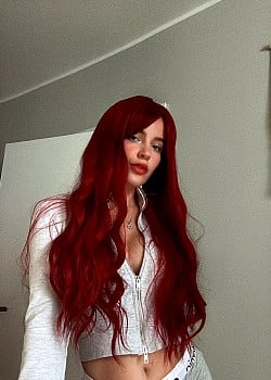 Alie Bloom image 2 of 4
