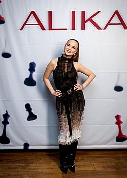 Alika Milova image 4 of 4