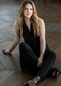 Alina Boz image 3 of 4