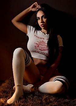 Alina Cruz image 3 of 4