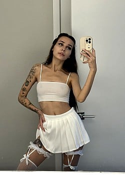 Alina Fox image 4 of 4