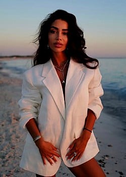 Alina Milos image 2 of 2