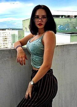 Alina Zaleschenko image 2 of 4