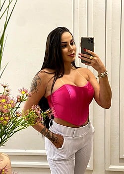 Aline Dias image 2 of 3