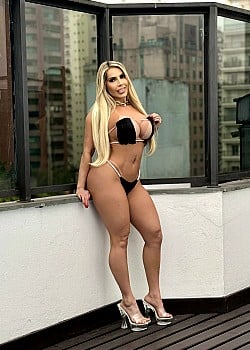 Aline Ferrari image 3 of 4