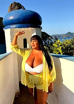 Aline Gomes image 2 of 4