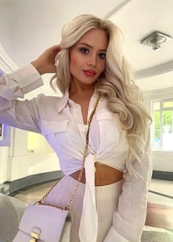 Alisa Dmitrieva image 3 of 4