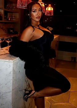 Alisha Simone image 3 of 4