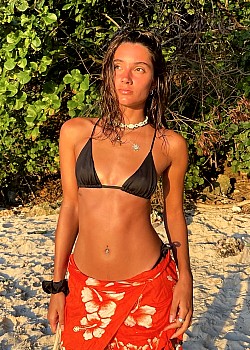 Alison Lozano image 2 of 4