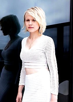 Alison Pill image 3 of 3
