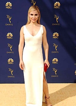 Alison Sudol image 2 of 3