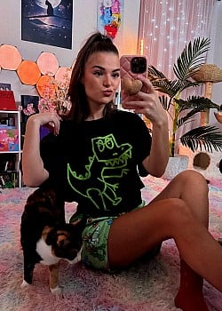 Alixxa image 2 of 3