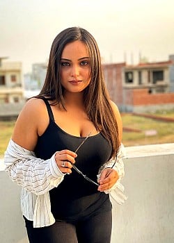 Aliya Naaz image 3 of 3