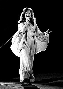 Alla Pugacheva image 3 of 3