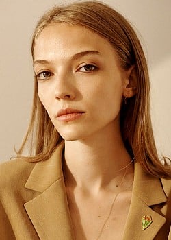 Allie Lewis image 2 of 3