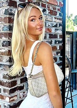 Allie Timms image 3 of 3