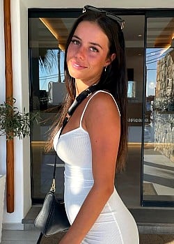 Ally Jane Beaufils image 2 of 3