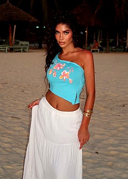 Alya Leyna image 4 of 4