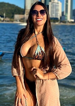 Alyne Lary image 2 of 4