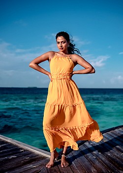 Amala Paul image 3 of 4