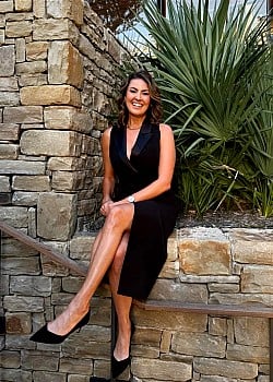 Amanda Balionis image 2 of 2