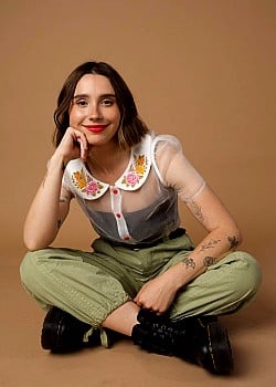 Amanda Montell image 2 of 3