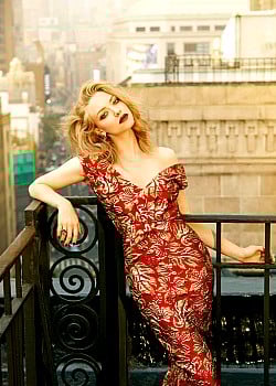 Amanda Seyfried image 4 of 4