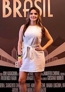 Amanda Vettorazzo image 3 of 3