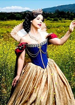 Amber Arden image 3 of 4