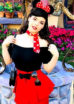 Amber Arden image 4 of 4