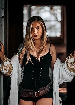 Amber Dee image 2 of 4