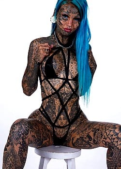 Amber Luke image 3 of 4