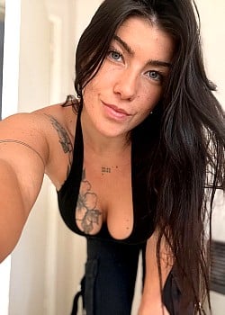 Amber Lush image 1 of 2