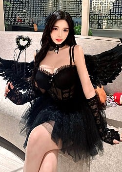Amber Na image 3 of 4