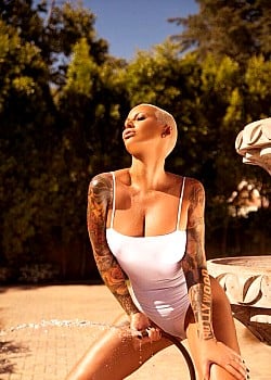 Amber Rose image 4 of 4
