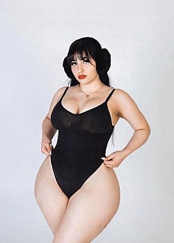 Amelia Curvy image 1 of 1