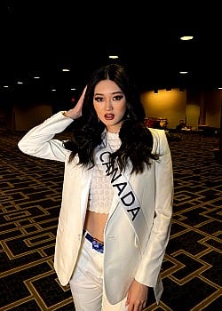 Amelia Tu image 1 of 2