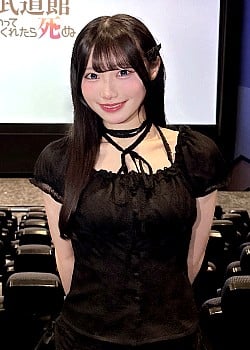 Ami Kurashima image 2 of 4