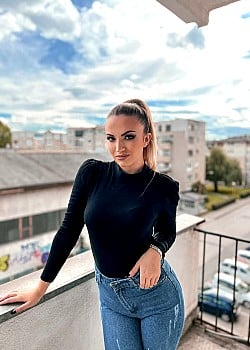 Amina Dedic image 3 of 4
