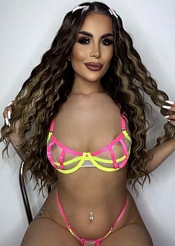 Amira Roshen image 3 of 4