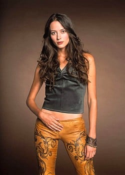 Amy Acker image 3 of 4