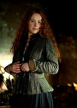 Amy Manson image 2 of 3
