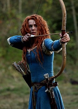 Amy Manson image 3 of 3