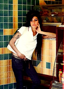 Amy Winehouse image 4 of 4