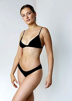 Ana Capbatut image 2 of 3