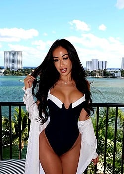 Ana Yesica image 2 of 4