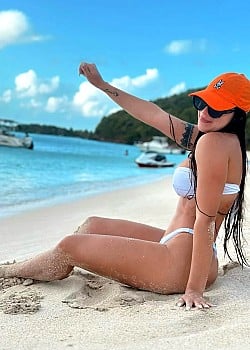 Anarelys Carrillo image 4 of 4