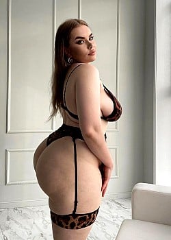 Anastasia Koftacurvy image 3 of 4