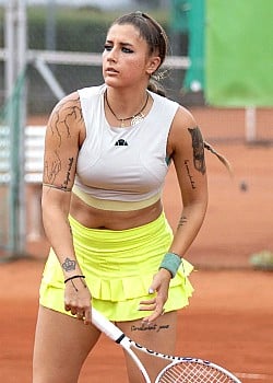 Andreea Prisacariu image 2 of 3